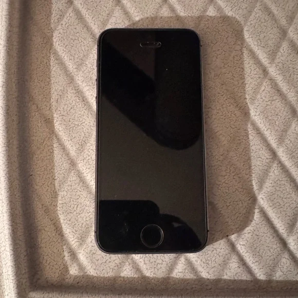 iPhone 6 - Picture 2 of 6